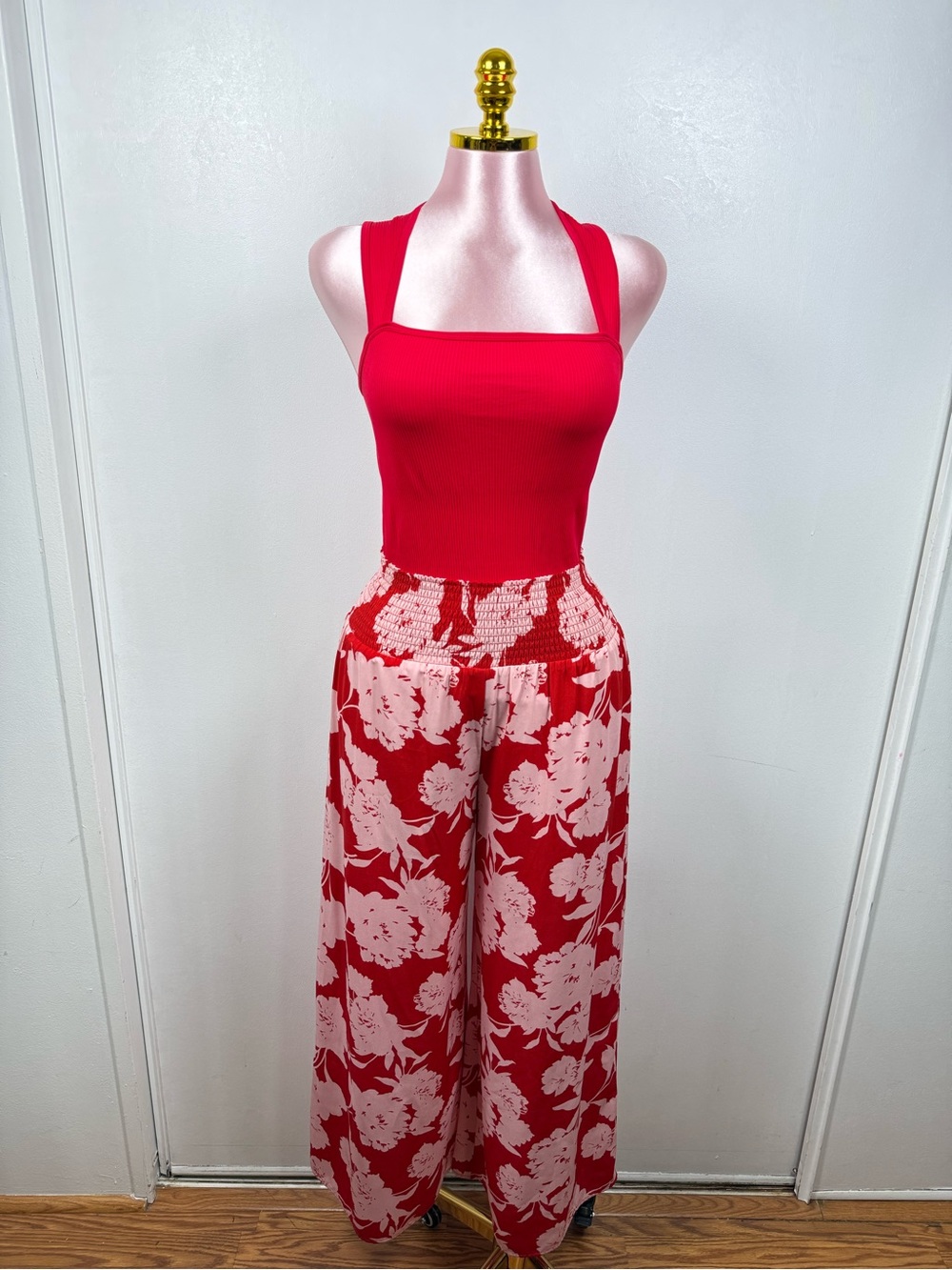Sienna Sky Red Floral Wide Leg Pants High Rise Smocked Waist Size M - Picture 2 of 7